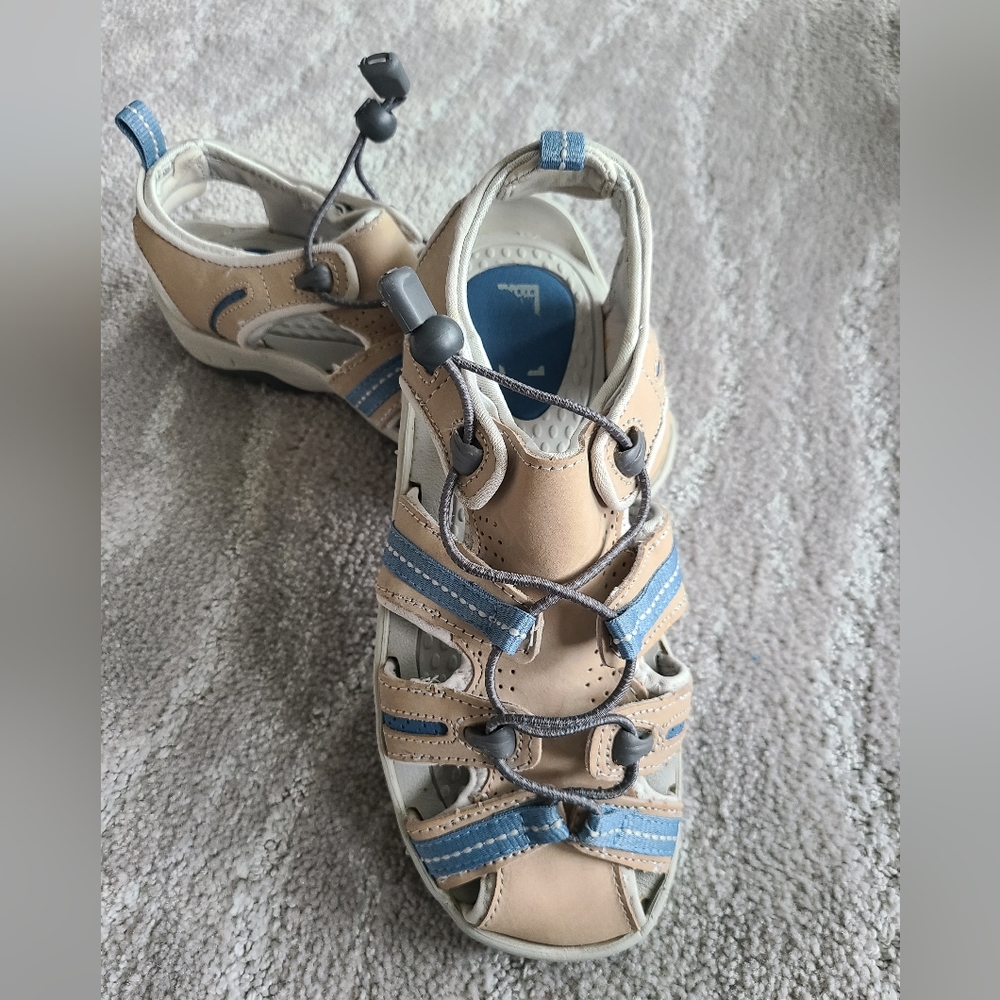 Size 7 Alpine design sandals